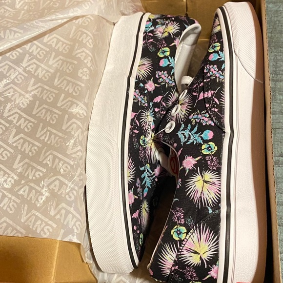 vans - Picture 6 of 8